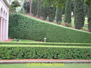 Gardens near entrance to western prayer rooms